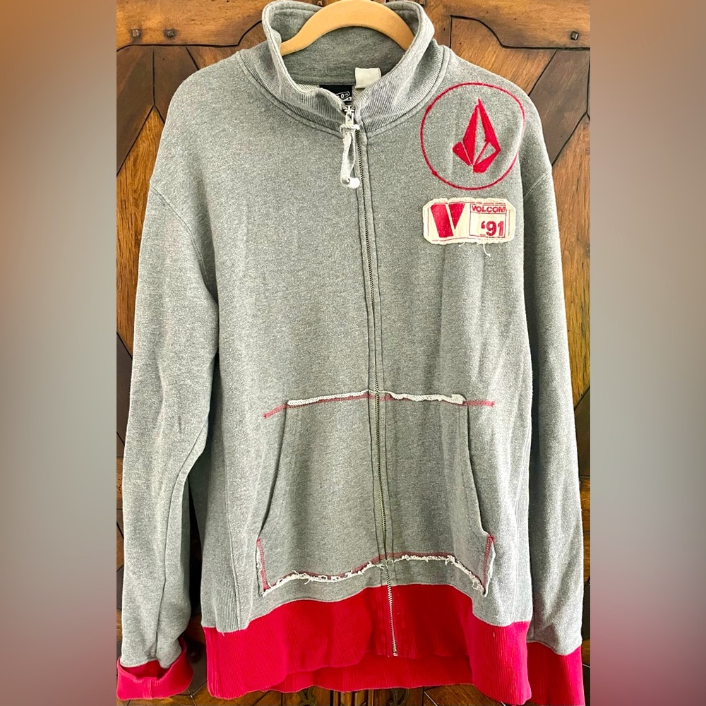 Vintage Gray and Red Y2K Distressed Volcom 1991 Sweatshirt Hoodie Size M